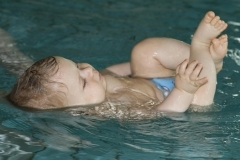 Babyschwimmen in Graz - Babyschwimmen - Wasserspaß für die Kleinsten - Babyschwimmen fördert die geistige und motorische Entwicklung Ihres Babys - Schwimmkurse für Ihr Baby in Graz